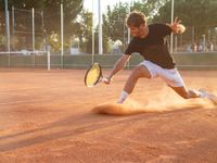 Behandlung von Tennisellen als Sportmediziner | Facharztpraxis Dr. Moeser in M&uuml;nchen
